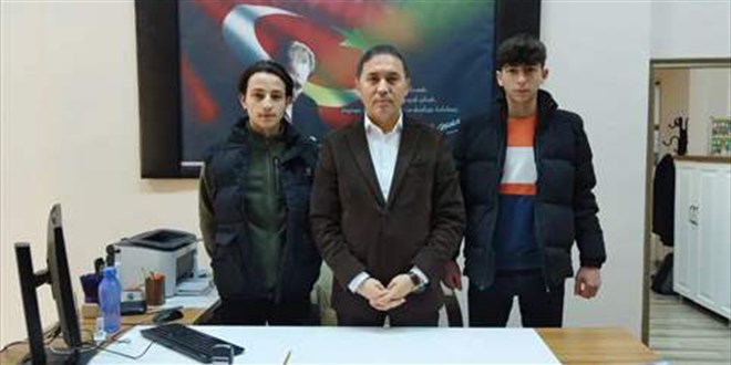 Öğrenciler buldukları cüzdanın sahibine sosyal medyadan ulaştı