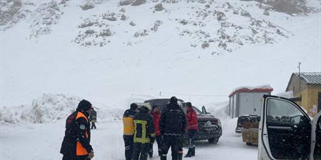 Kayseri'de maden ocağında göçük altında kalan 2 işçiden biri hayatını kaybetti