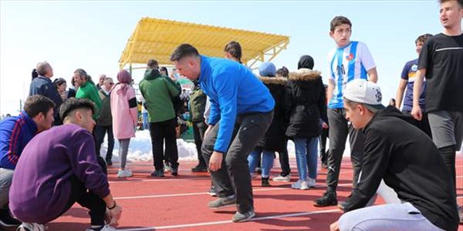 Erzurum'da retmen ve renciler otizm farkndal iin kotu