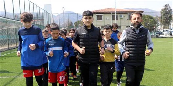 Tren kazasında sağ ayağını kaybeden Eren, protez bacakla ilk antrenmanına çıktı