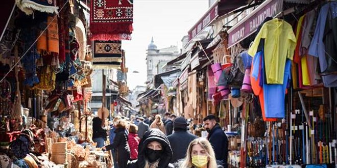 Gündüzleri on binlerin koşuşturduğu Tahtakale, geceleri 14 kişiye emanet