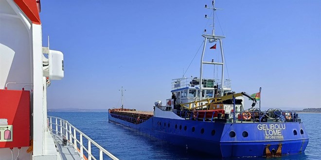 Çanakkale Boğazı'nda yük gemisi karaya oturdu