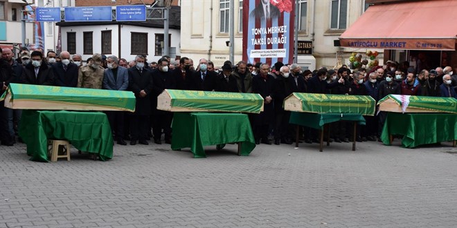 Trabzon'da kamyonetin üzerine kaya düşmesi sonucu ölen 4 kişinin cenazesi defnedildi