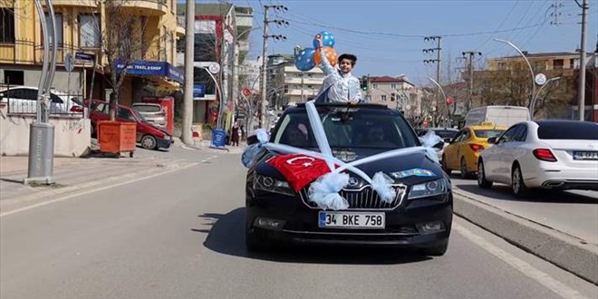 Belediye başkanının makam aracı şehit oğlunun sünnet arabası oldu