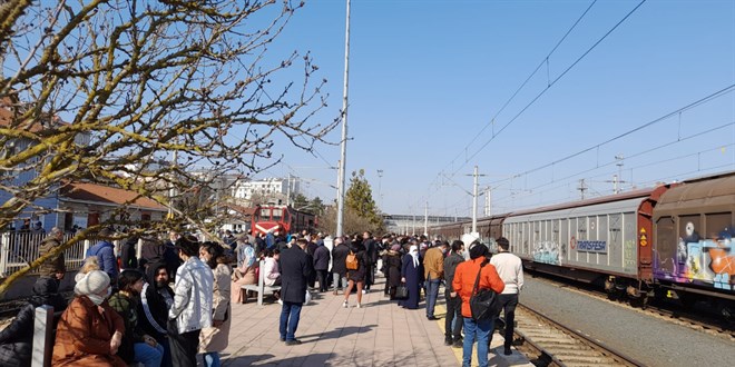 İstanbul'a otobüs biletleri cepleri yaktı! Tren fiyatlarını duyanlar akın etti