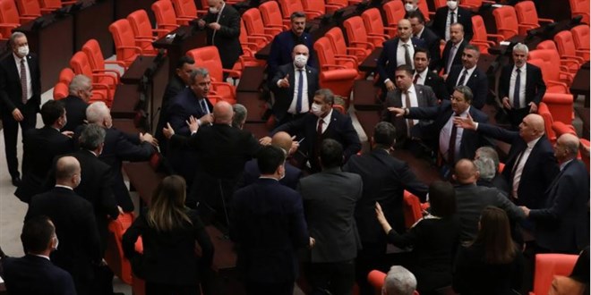 Meclis'teki seçim kanunu görüşmelerinde gerginlik