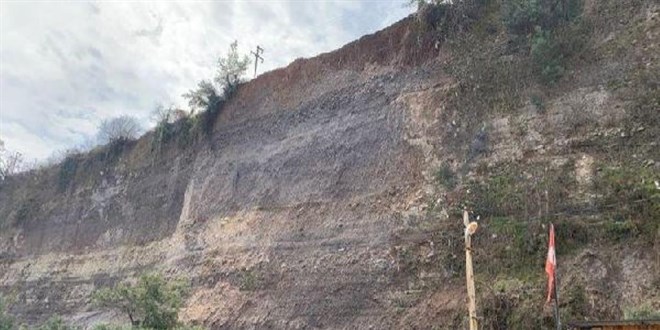Rize'de heyelan; Ardeşen-Çamlıhemşin yolu kapandı