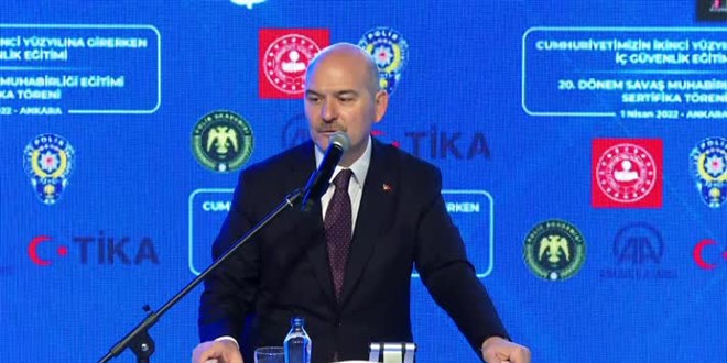 Bakan Soylu: Angelina Jolie'nin fotoğraf çekmesiyle göç sorunu çözülmüyor!