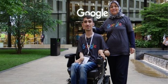 Google'dan burs alan engelli genç Edirne'de üniversite öğrencileriyle buluştu