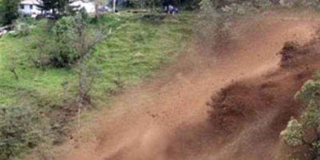 Trabzon'un Araklı ilçesinde çığ ve heyelan meydana geldi
