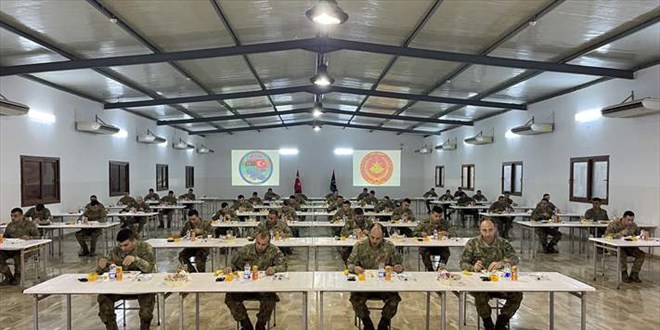 Libya'da görevli Türk Silahlı Kuvvetleri mensupları ilk sahurlarını yaptı