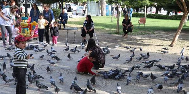 Adana ve Mersin'de halk baharın tadını çıkardı