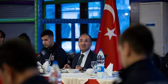 Adalet Bakanı Bozdağ'dan cezaevlerine ilişkin açıklama