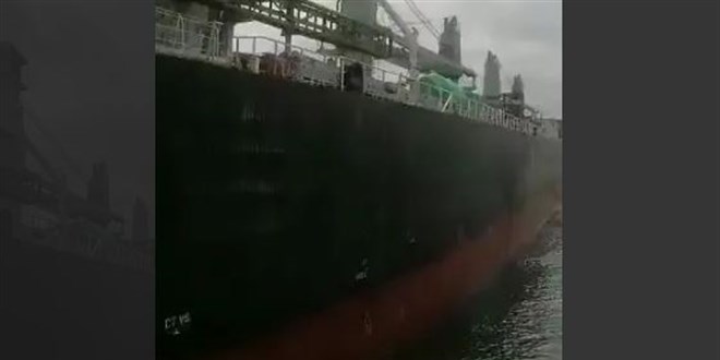 Haydarpaşa Limanı'nda kuru yük gemisi karaya oturdu