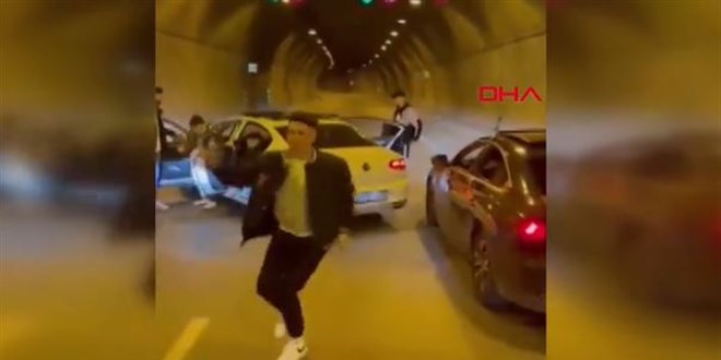 İstanbul'da tünel içinde yolu kapatan 2 sürücüyle yayaya para cezası