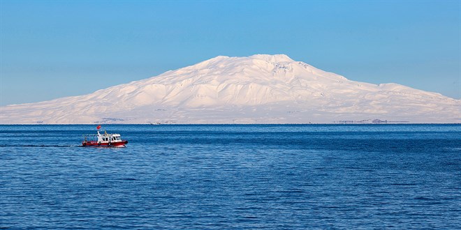 Van Valili�i 'Van G�l�'n�n kirletildi�i' iddialar�n� yalanlad�