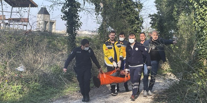 Önce kendini bıçakladı sonra polisten yardım istedi
