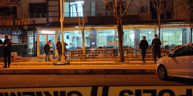Diyarbak�r'da kahvehaneye silahl� sald�r�: 1'i a��r 3 yaral�