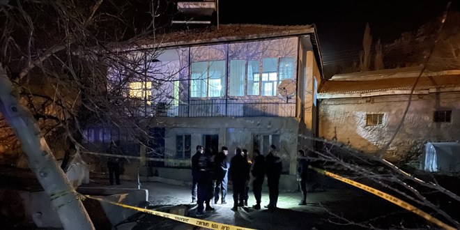 Abisinin hastalığı için geldi, annesini ve abisini öldürerek intihar etti