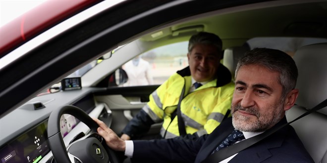 İki bakan, Togg'un direksiyonuna geçti