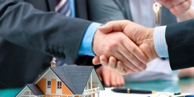 Emlak�� komisyon alamad��� eve zarar verdi