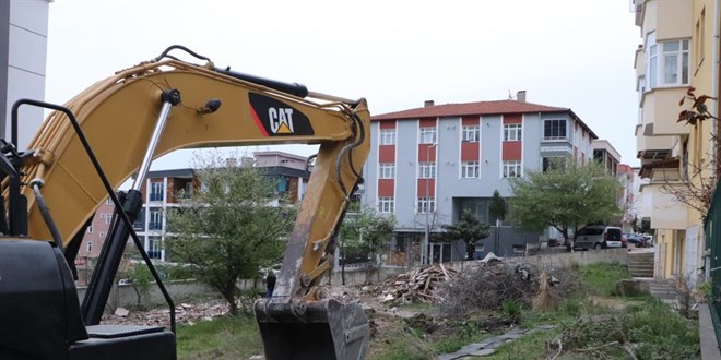 Adresi karıştırdı, yanlış binayı yıktı üzerine masrafları istedi