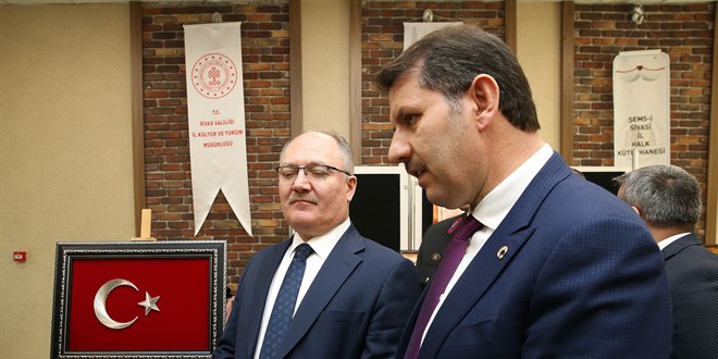 Jandarma komutanı kanserden kaybettiği eşi anısına rölyef sergisi açtı