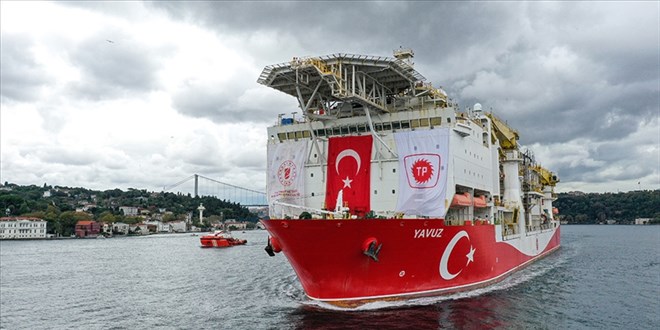 Üç sondaj gemisi Karadeniz'de ilk kez aynı anda görev yapacak