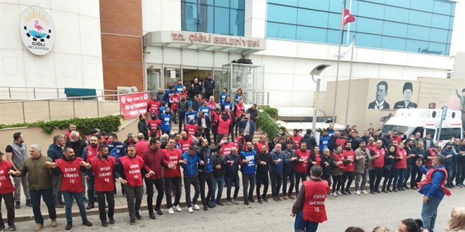 �zmir'deki �i�li Belediyesinde 836 i��i greve ��kt�