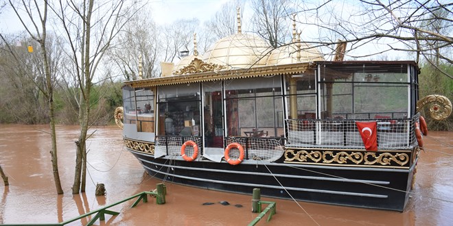 Bart�n'da sa�anak ve eriyen kar ta�k�na neden oldu