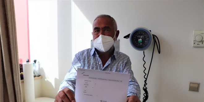98 kere korona testi yaptırdı, 7 doz da aşı oldu