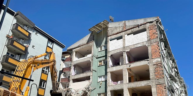 Bahçelievler'de yıkım sırasında bitişikteki apartmana duvar örülmediği anlaşıldı