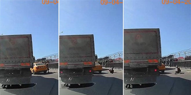 Dikkatsiz taksi şoförü, yolcuyu taksiden düşürdü