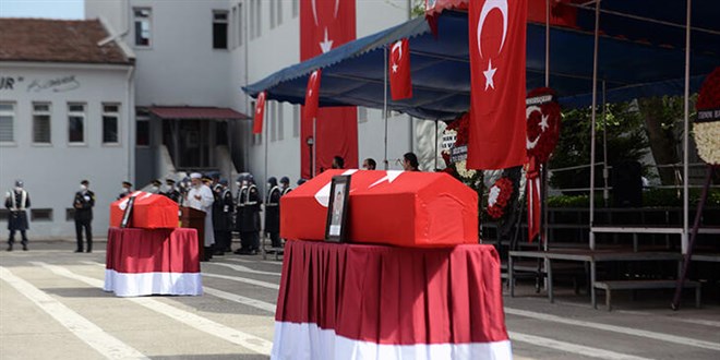 Şehit 2 askerin cenazeleri, memleketlerine uğurlandı