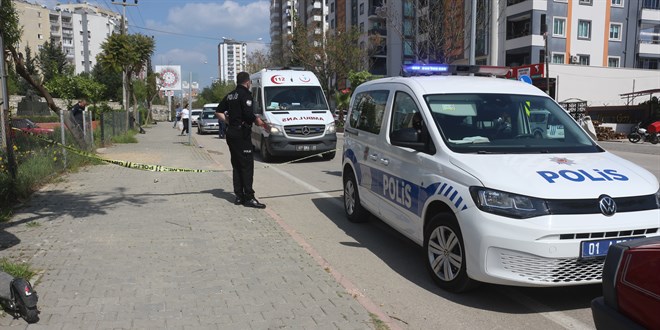 Adana'da silahlı bıçaklı kavgada 1'i kadın 2 kişi yaralandı