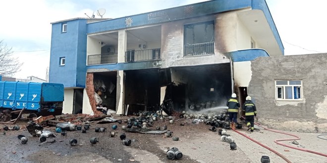 Evin deposunda çok sayıda tüp patladı, facianın eşiğinden dönüldü