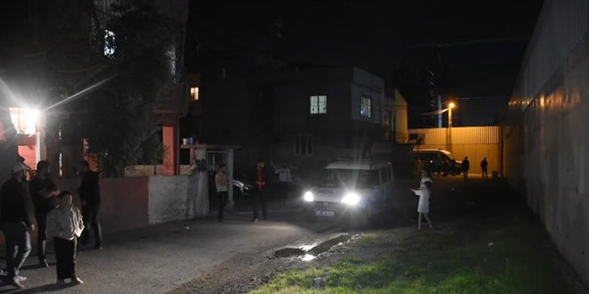 Adana'da boşanma aşamasındaki eşi tarafından bıçaklanan kadın hayatını kaybetti