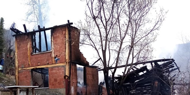 Kastamonu'da ev yangn: 12 yandaki ocuk hayatn kaybetti