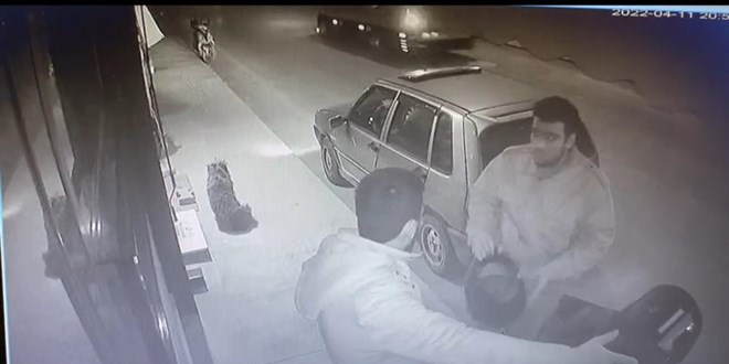 Tartıştığı kuryeyi bacağından bıçakladı