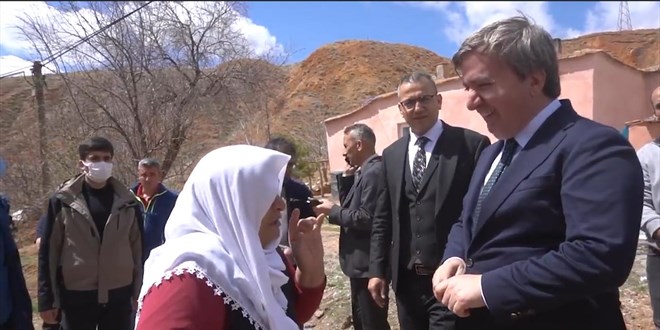 Kapısına gelen kişinin vali olduğunu öğrenince dünyalar onun oldu