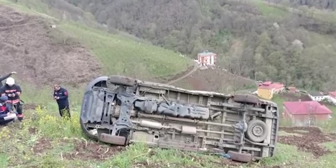 Diyaliz hastalarını taşıyan minibüs uçuruma yuvarlandı: 4 yaralı