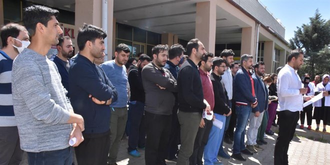 Hasta yakını doktora saldırdı, meslektaşları iş bıraktı
