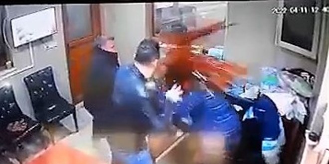 Kendisini işten çıkaran patronun yüzüne asit attı