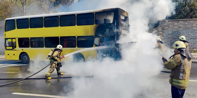 Beyo�lu'nda �ift katl� �ETT otob�s�nde ��kan yang�n s�nd�r�ld�