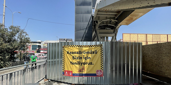 Vatandaşlardan metrobüs duraklarında çalışmayan asansörlere tepki