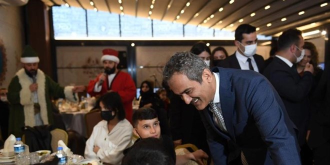 Milli Eğitim Bakanı Özer, yetim çocuklarla iftar yaptı
