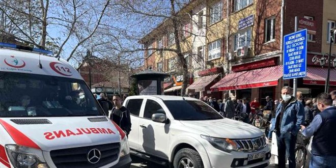 Hatalı park yüzünden 250 metre sedye taşıdılar