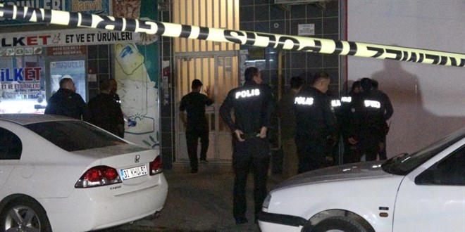 Kafasına ateş eden polis memuru hastanede hayatını kaybetti
