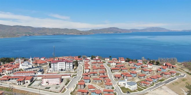 Böyle TOKİ görülmedi! Göl manzaralı 305 adet konut 86 adet iş yeri