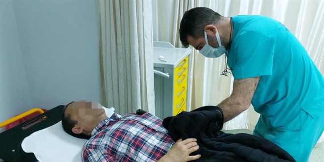Kafeteryada 3 kişinin saldırısına uğrayan şahıs hastanelik oldu